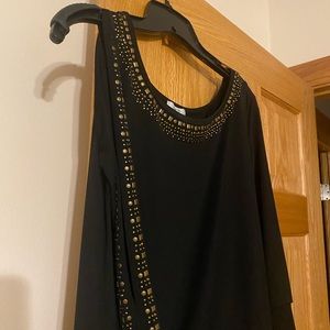 3/4 sleeve slit in sleeve gold studded top